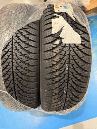 Neumático Yokohama BluEarth-4S 215/65R17 99V