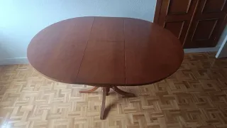 Mesa redonda de madera