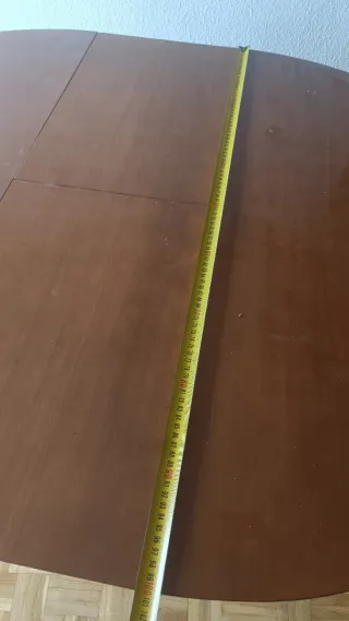 Mesa redonda de madera