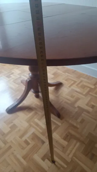 Mesa redonda de madera