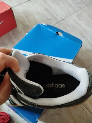 Scarpe Adidas nere bianche