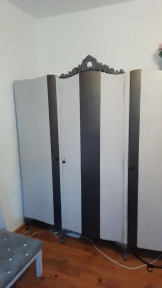 Armario de madera maciza