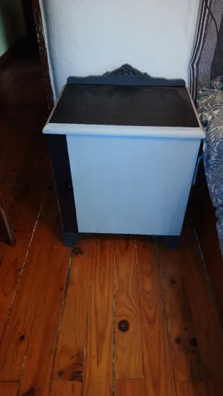 Armario de madera maciza