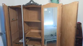 Armario de madera maciza