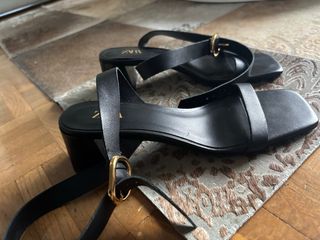 Sandalias Zara de Piel Tacón Bajo