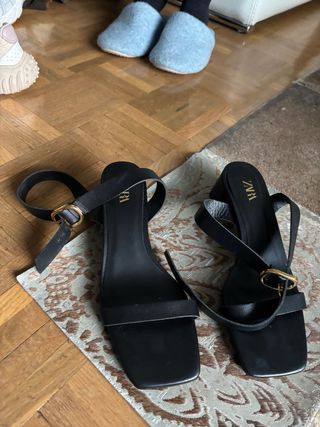 Sandalias Zara de Piel Tacón Bajo
