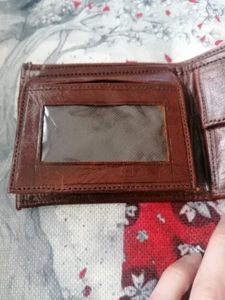 Cartera de piel para hombre.