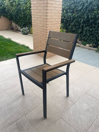 Ocho sillas de jardín metal y madera