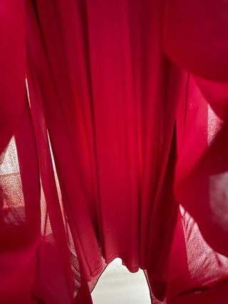 Vestido de fiesta burdeos.