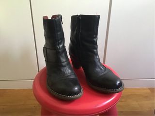 Botines de piel CHACAL negros