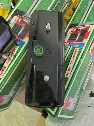 Pilotos Hella para Remolques y Camiones