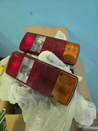 Pilotos Hella para Remolques y Camiones