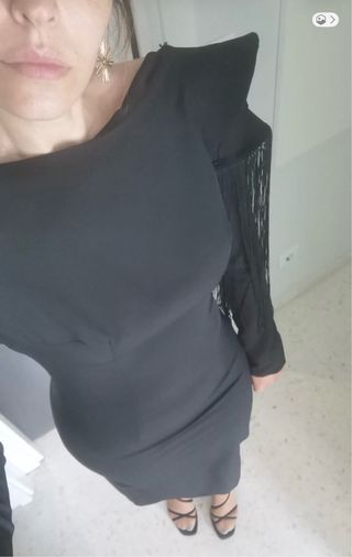 Vestido midi con volantes y flecos