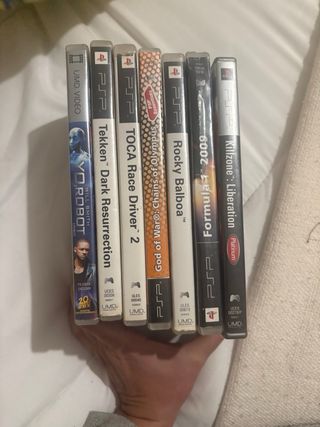 PSP nera con 14 UMD (7 senza custodia)