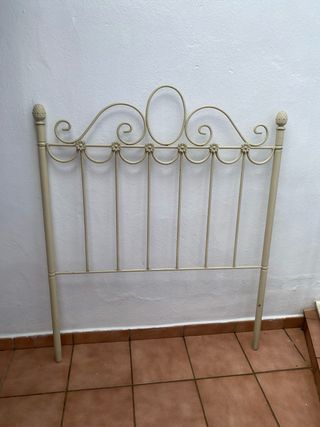 Cabecero de forja en blanco decapado, cama 105cm