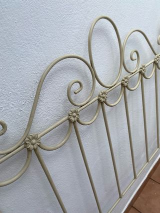 Cabecero de forja en blanco decapado, cama 105cm