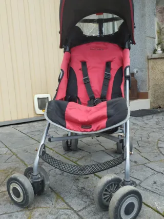 Cochecito Maclaren Rojo y Negro