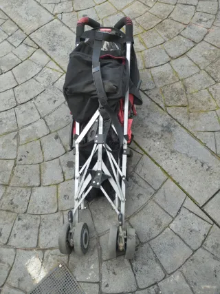 Cochecito Maclaren Rojo y Negro