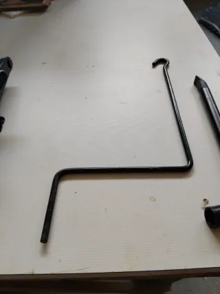 Gato y herramientas para cambio de rueda