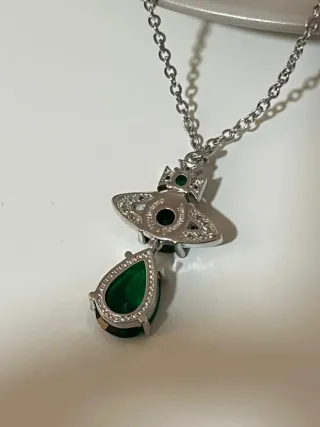 Collar Vivienne Westwood Plata y Verde