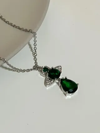 Collar Vivienne Westwood Plata y Verde