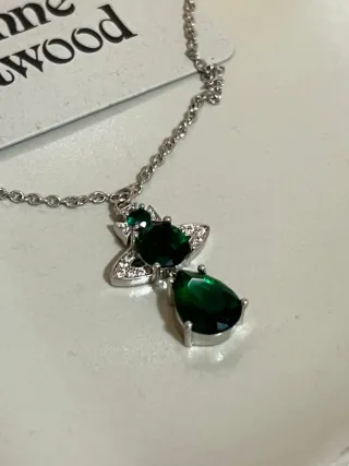 Collar Vivienne Westwood Plata y Verde