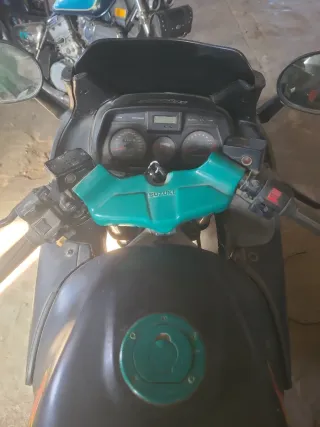 Suzuki GSX 1100 F Negra