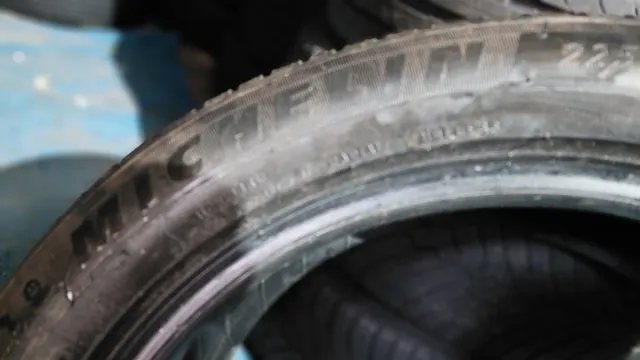 Neumático 225/50/17