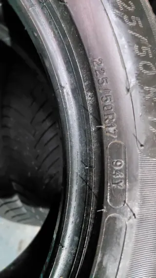 Neumático 225/50/17