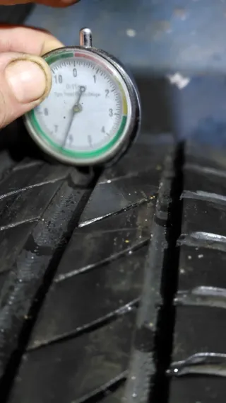 Neumático 225/50/17