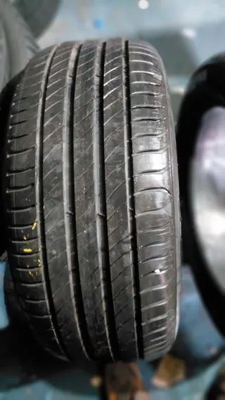 Neumático 225/50/17