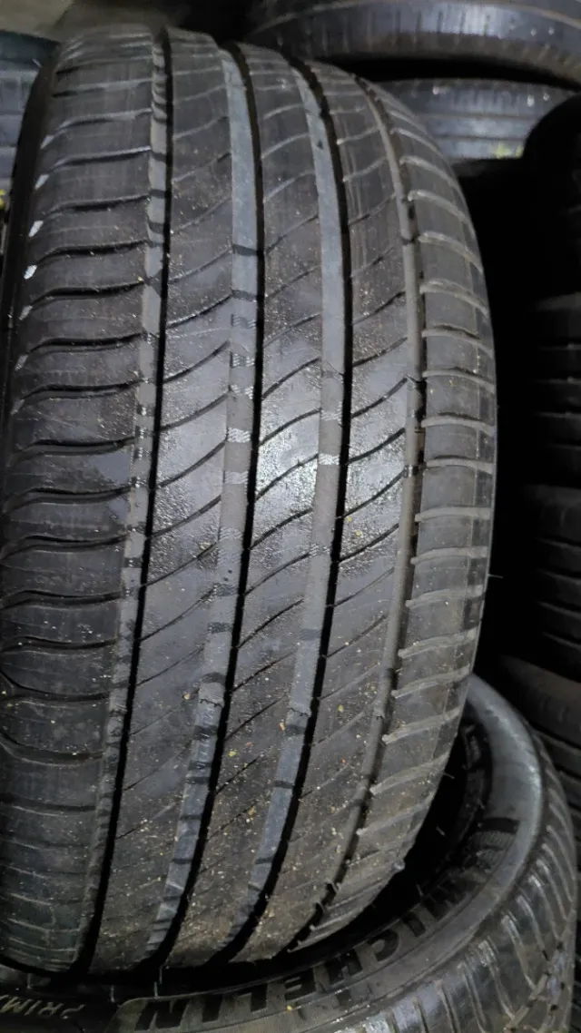 Neumático 225/50/17