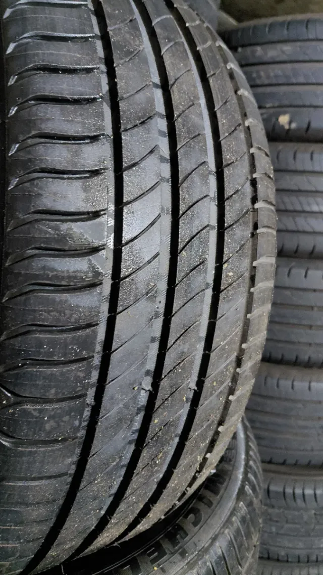 Neumático 225/50/17