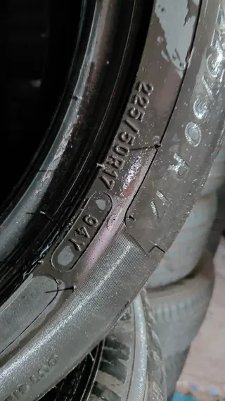 Neumático 225/50/17