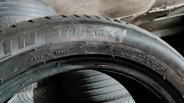 Neumático 225/50/17