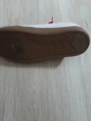 Zapatillas beige y azul con cordones