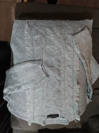 Jersey invierno gris nuevo, no se ha usado.