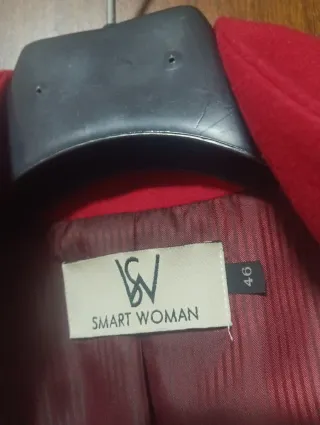 Abrigo rojo elegante de paño