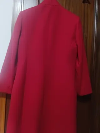 Abrigo rojo elegante de paño
