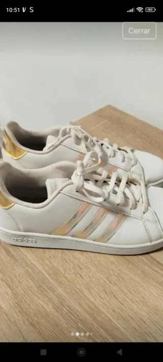 Tenis Adidas Blancos y Dorados