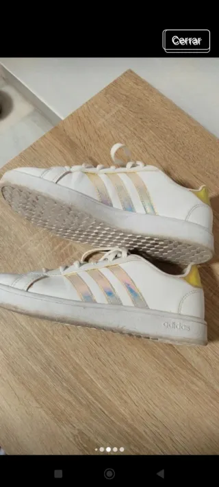 Tenis Adidas Blancos y Dorados
