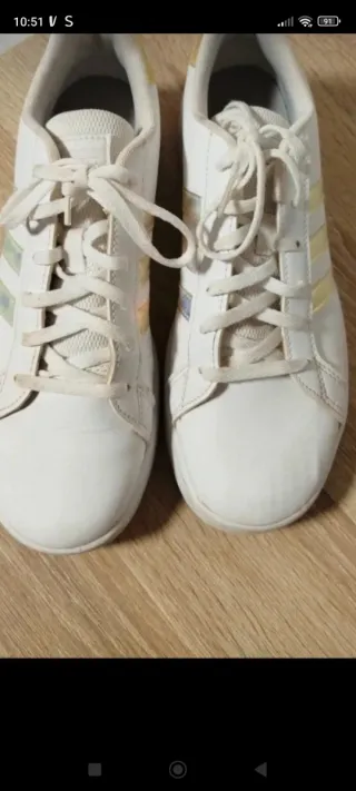 Tenis Adidas Blancos y Dorados