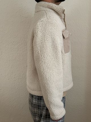 Abrigo de borreguito con bolsillos