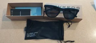 Gafas de sol Hawkers negras polarizadas. One Raw