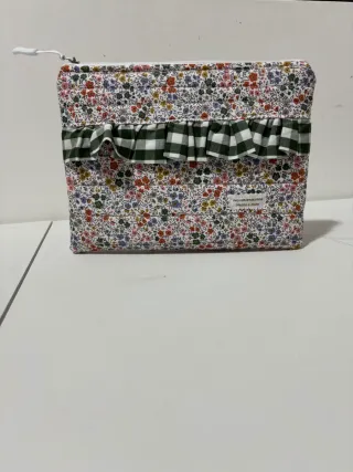 Funda portátil+neceseres(venta juego o por piezas)