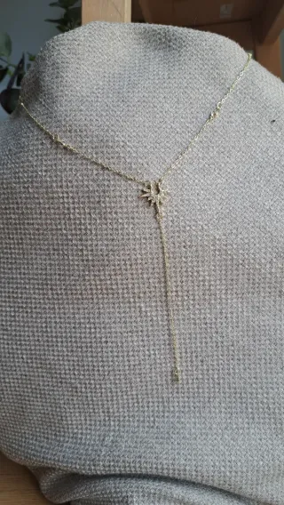 Collar dorado con estrella y cadena larga