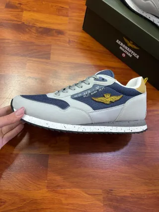 Scarpe nuove con scatola originale