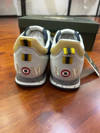 Scarpe nuove con scatola originale