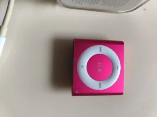 iPod Shuffle Rosa + Accesorios