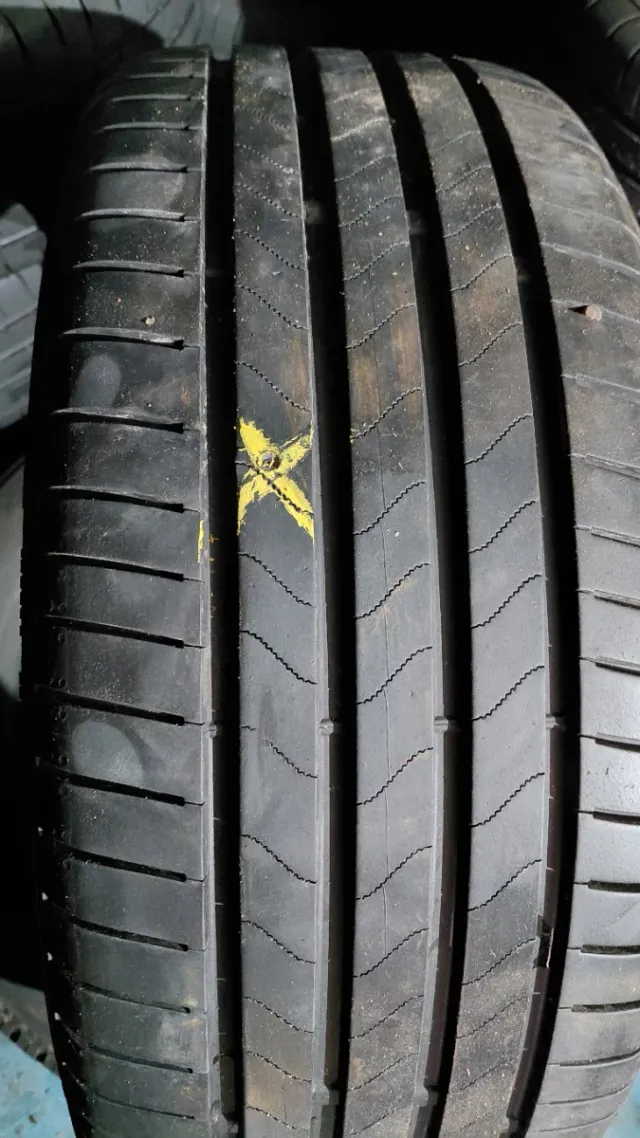 Neumático 225/40/19